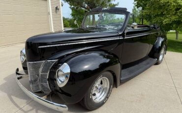 Ford-delux-convertible-1940-black