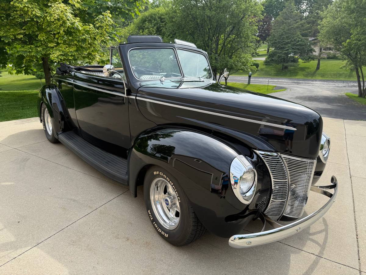 Ford-delux-convertible-1940-black-5
