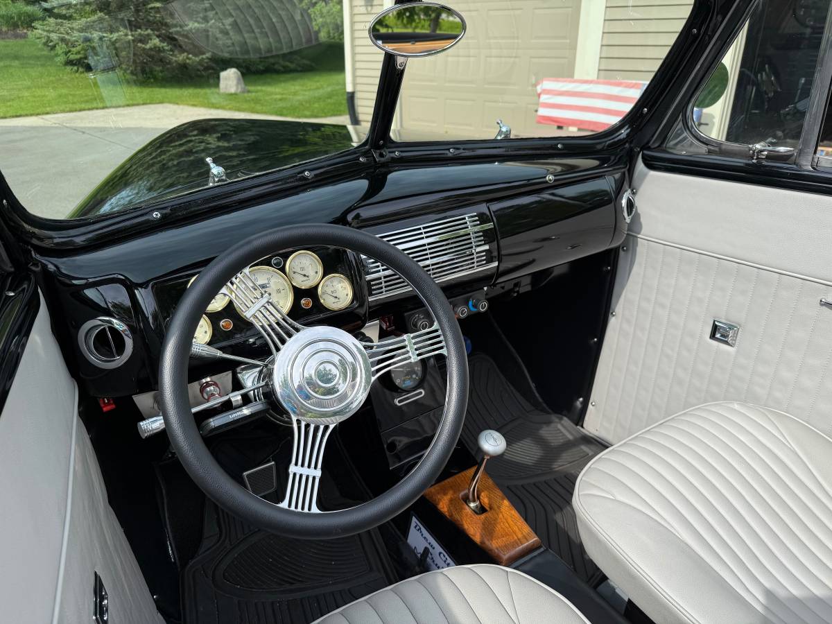 Ford-delux-convertible-1940-black-8