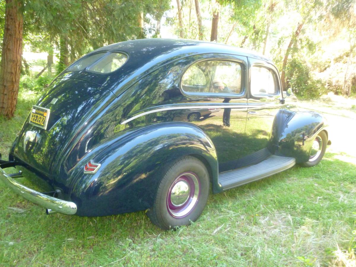 Ford-deluxe-1940-blue-1