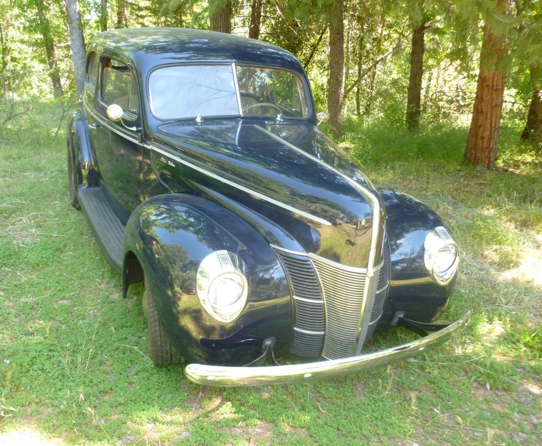 Ford-deluxe-1940-blue