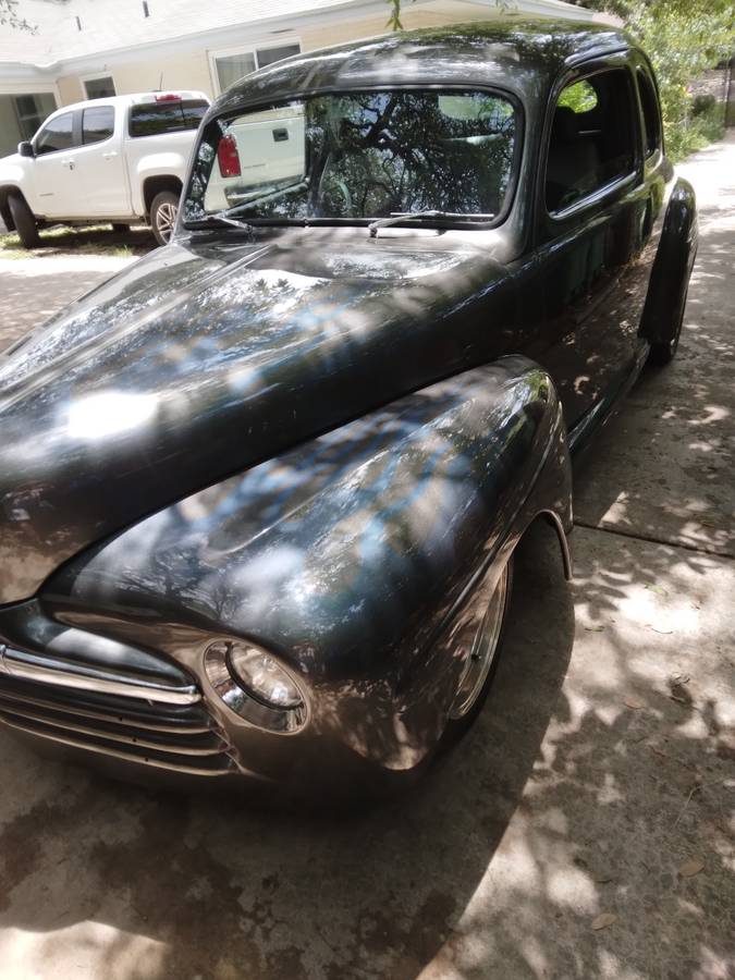 Ford-deluxe-1947-grey-16