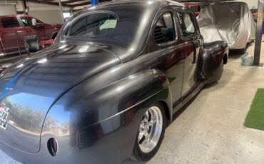 Ford-deluxe-1947-grey-3