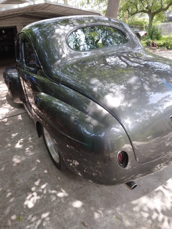 Ford-deluxe-1947-grey-4