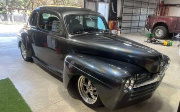 Ford-deluxe-1947-grey-46