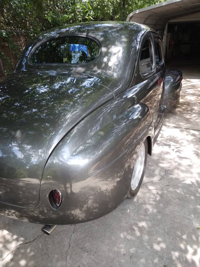 Ford-deluxe-1947-grey-51