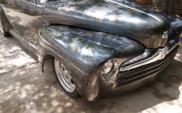 Ford-deluxe-1947-grey-64