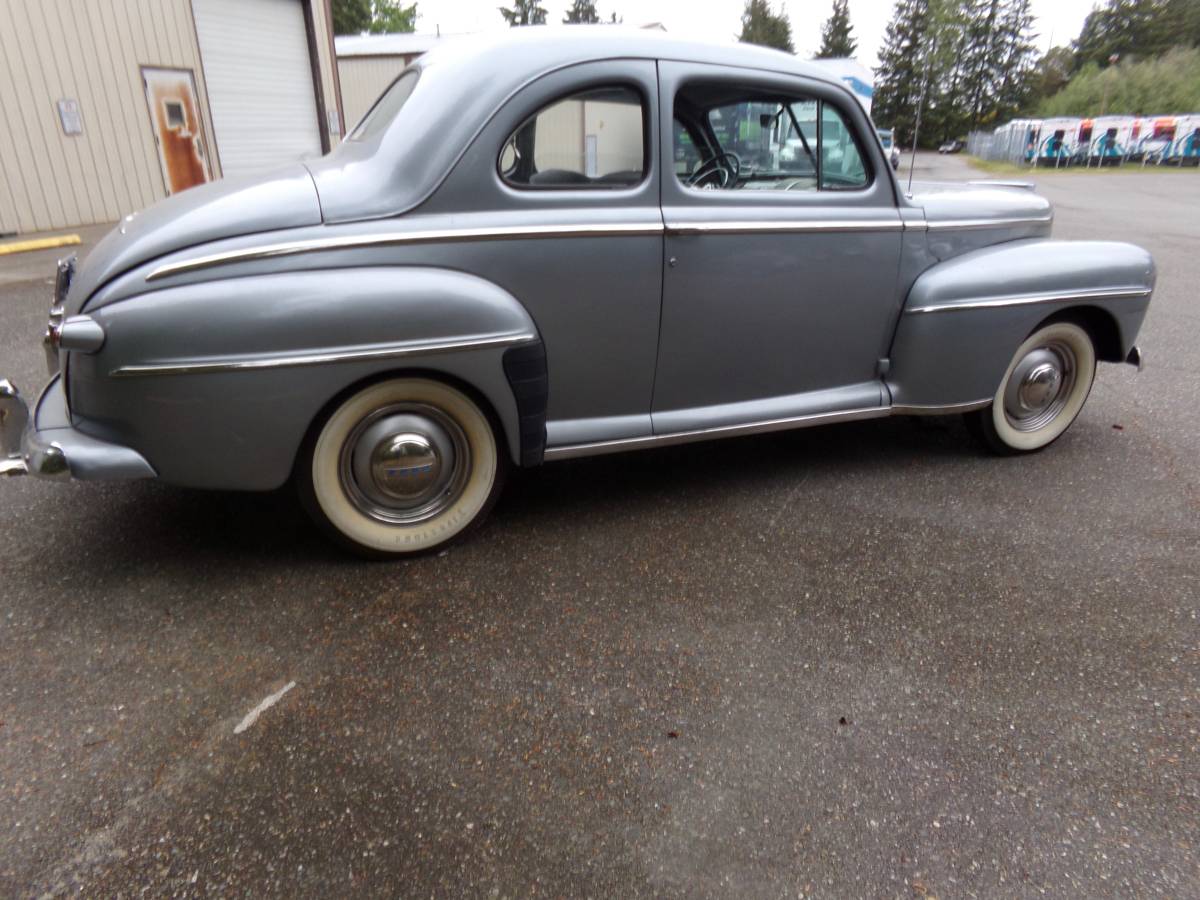 Ford-deluxe-1948-grey-1