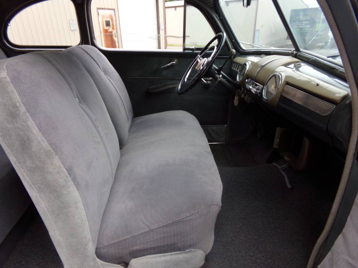 Ford-deluxe-1948-grey-10