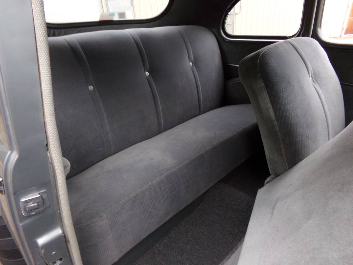 Ford-deluxe-1948-grey-11