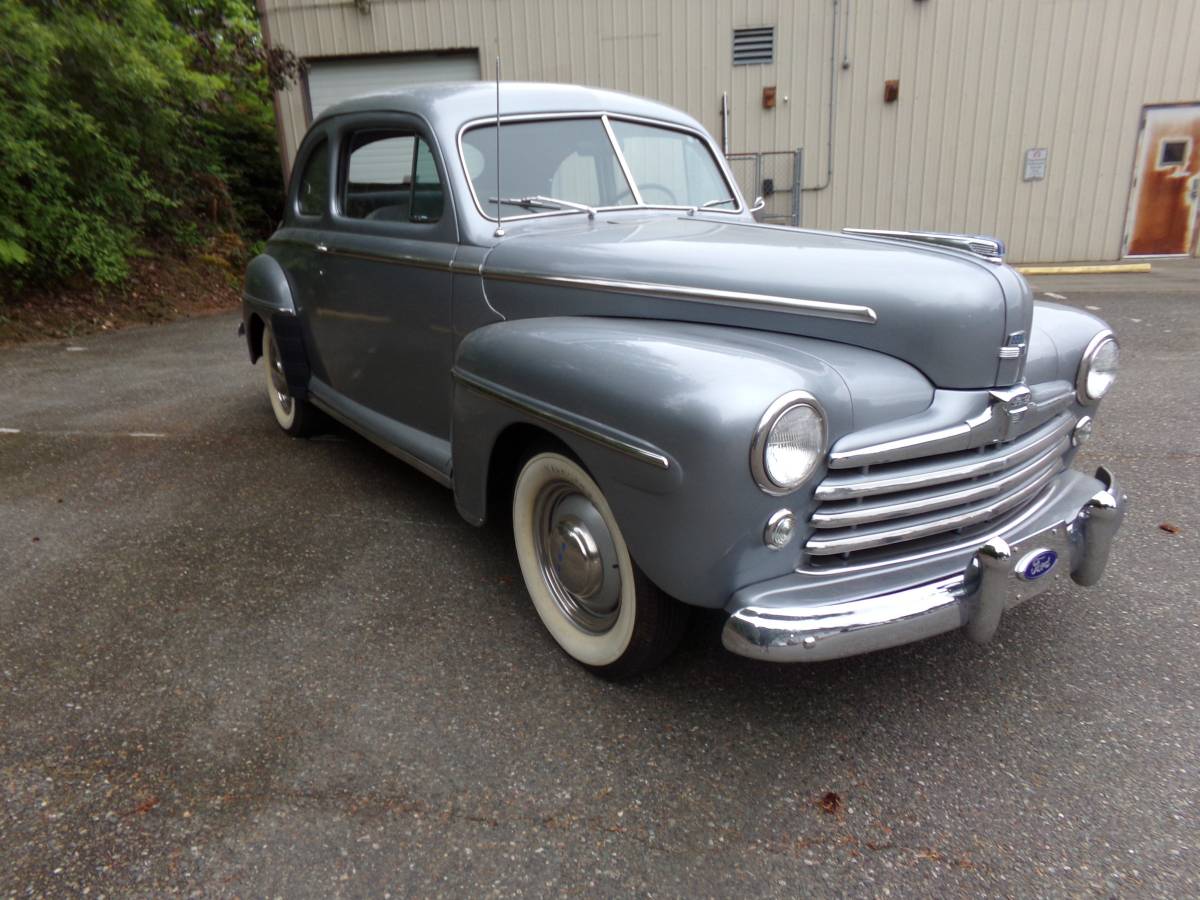 Ford-deluxe-1948-grey-2