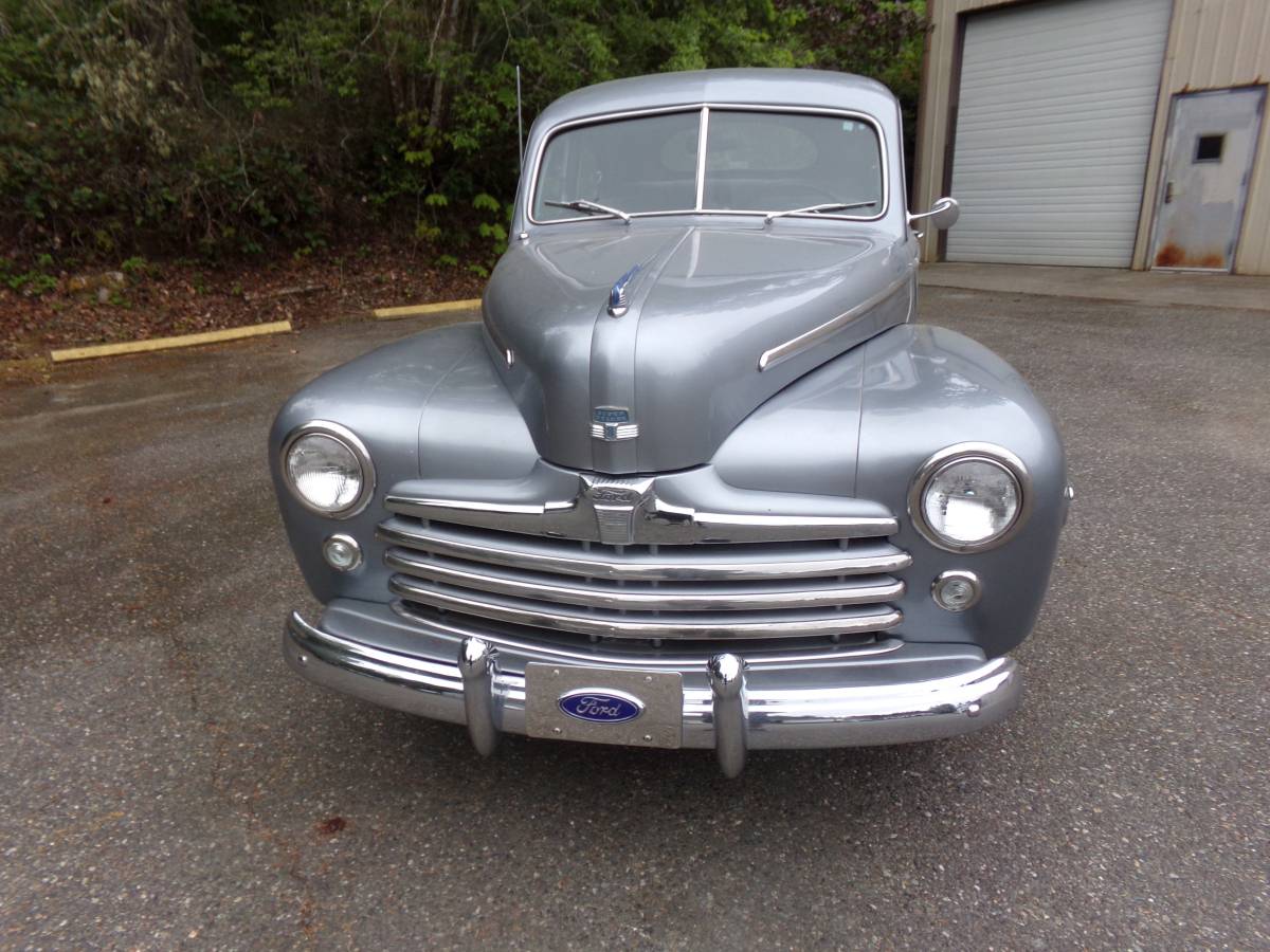 Ford-deluxe-1948-grey-3
