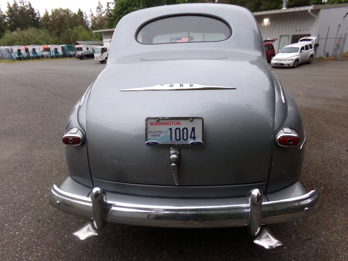 Ford-deluxe-1948-grey-5