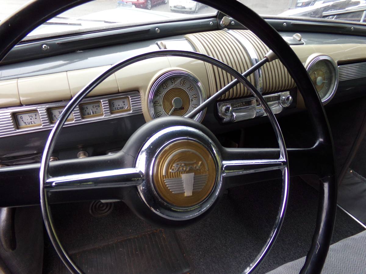 Ford-deluxe-1948-grey-8