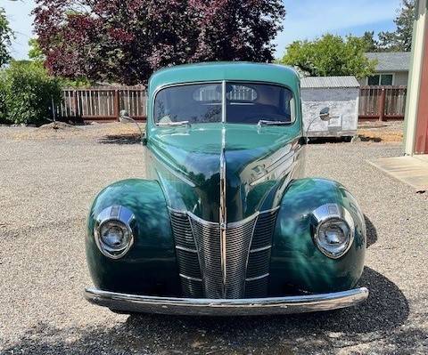 Ford-deluxe-2dr-sedan-1940-green-1