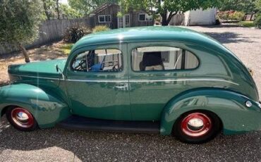 Ford-deluxe-2dr-sedan-1940-green-2