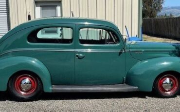 Ford-deluxe-2dr-sedan-1940-green
