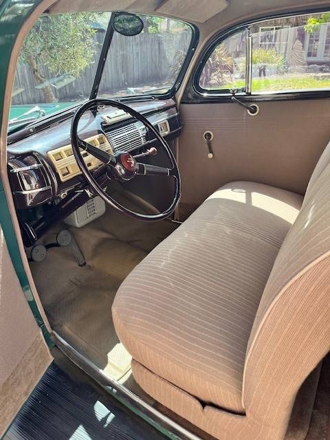 Ford-deluxe-2dr-sedan-1940-green-7
