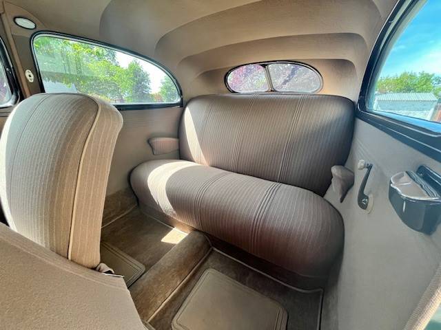 Ford-deluxe-2dr-sedan-1940-green-8