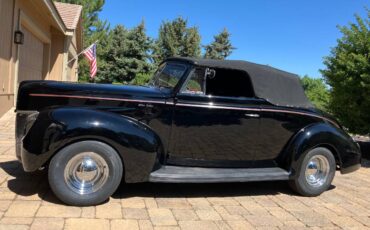 Ford-deluxe-convertible-1940-black-1