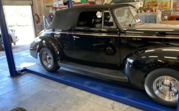 Ford-deluxe-convertible-1940-black-4