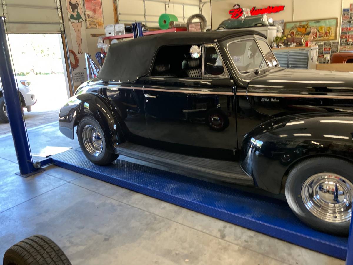 Ford-deluxe-convertible-1940-black-4