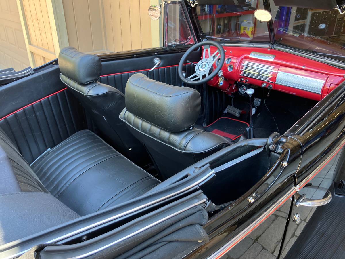 Ford-deluxe-convertible-1940-black-7
