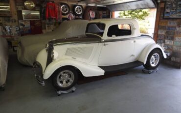 Ford-deluxe-coupe-1933-white-1