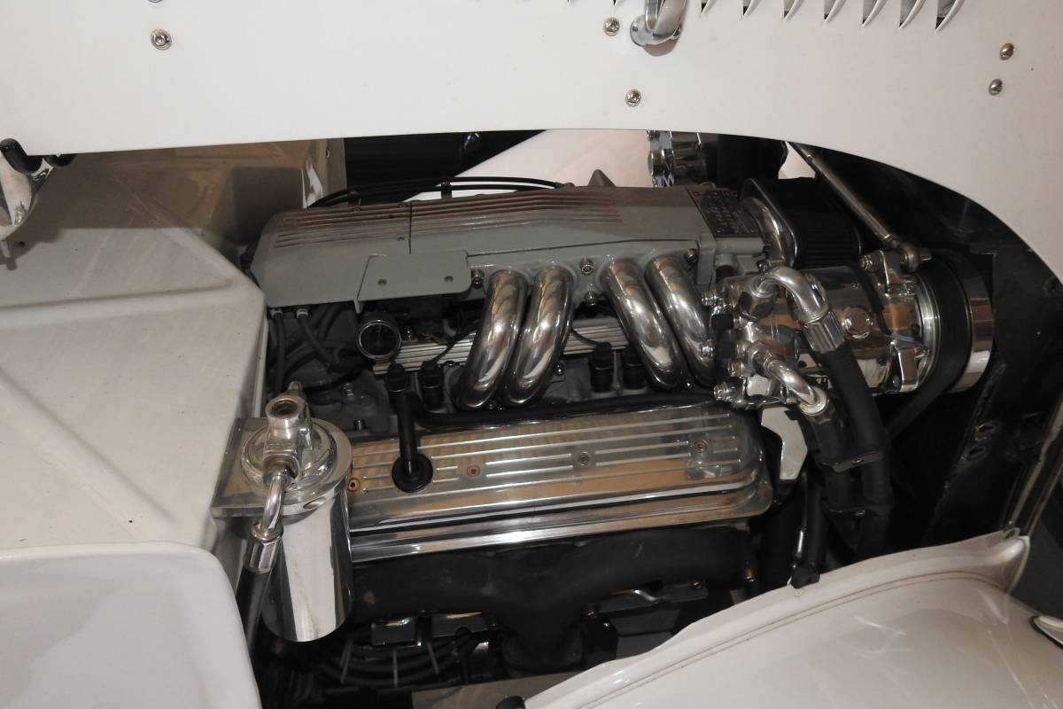 Ford-deluxe-coupe-1933-white-3