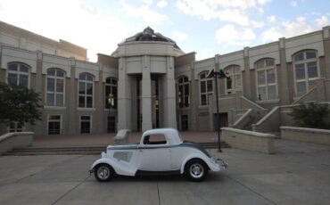 Ford-deluxe-coupe-1933-white