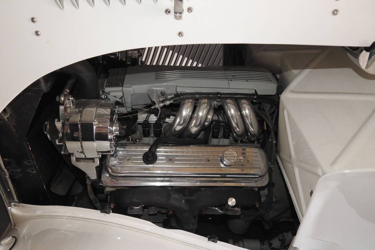 Ford-deluxe-coupe-1933-white-4