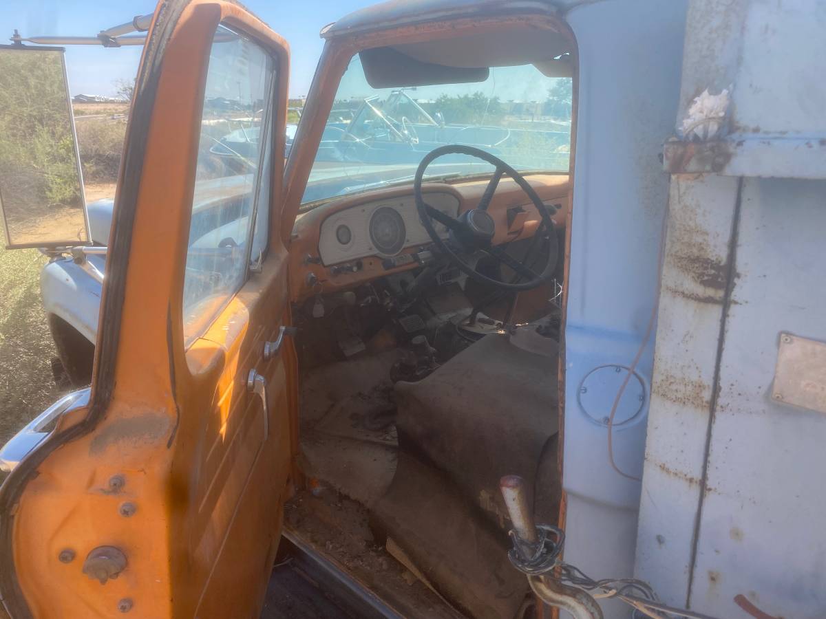 Ford-dump-truck-1970-2