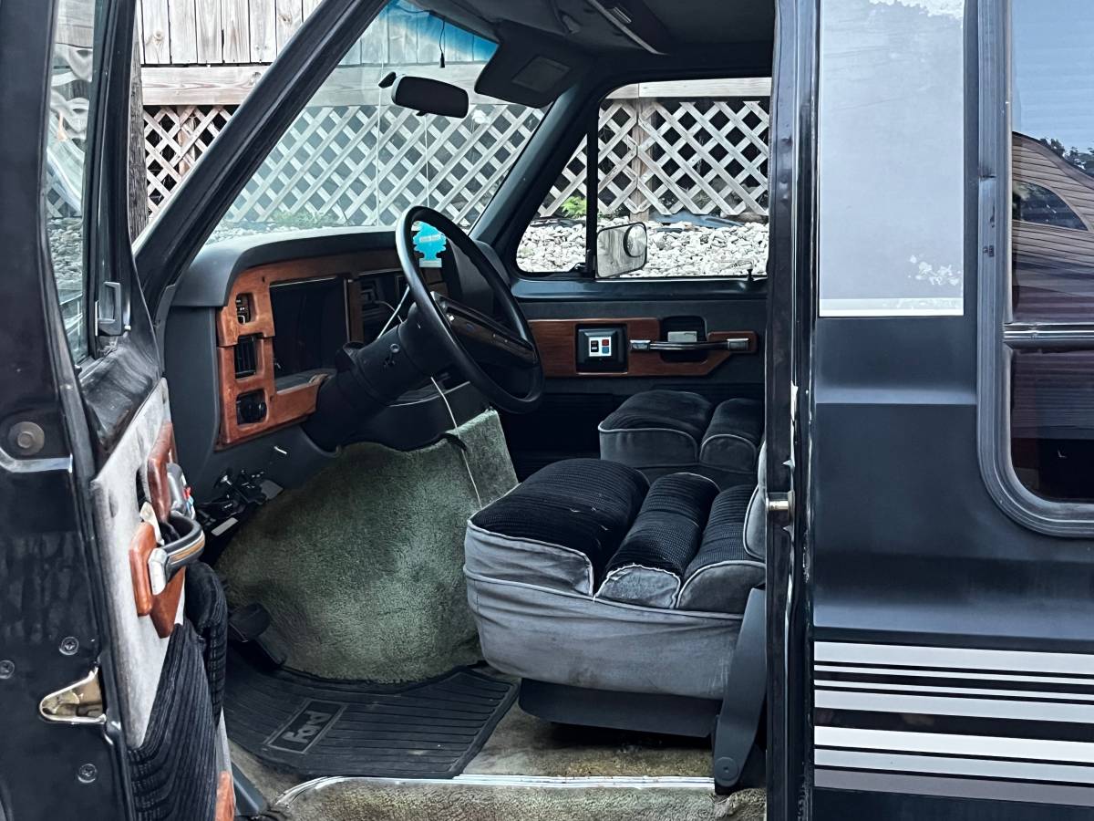 Ford-e-150-econoline-1990-black-4