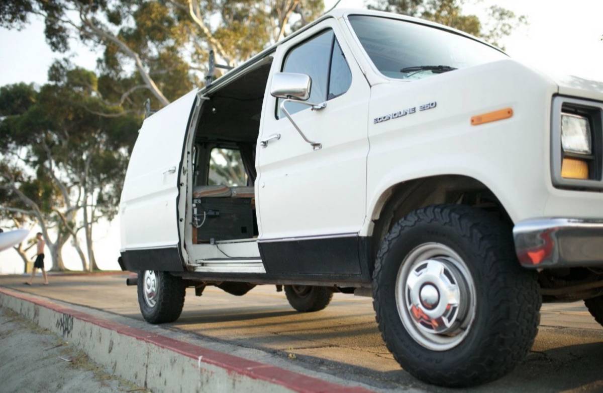 Ford-e-250-econoline-1990-white-1