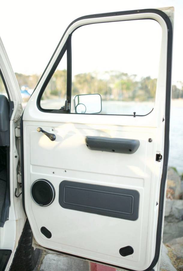 Ford-e-250-econoline-1990-white-3