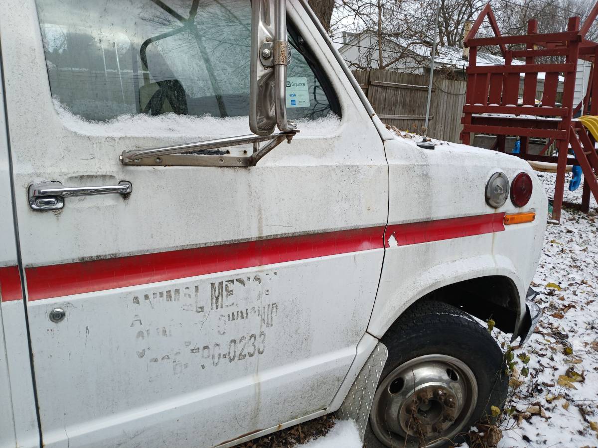 Ford-e-350-ambulance-diesel-1990-1