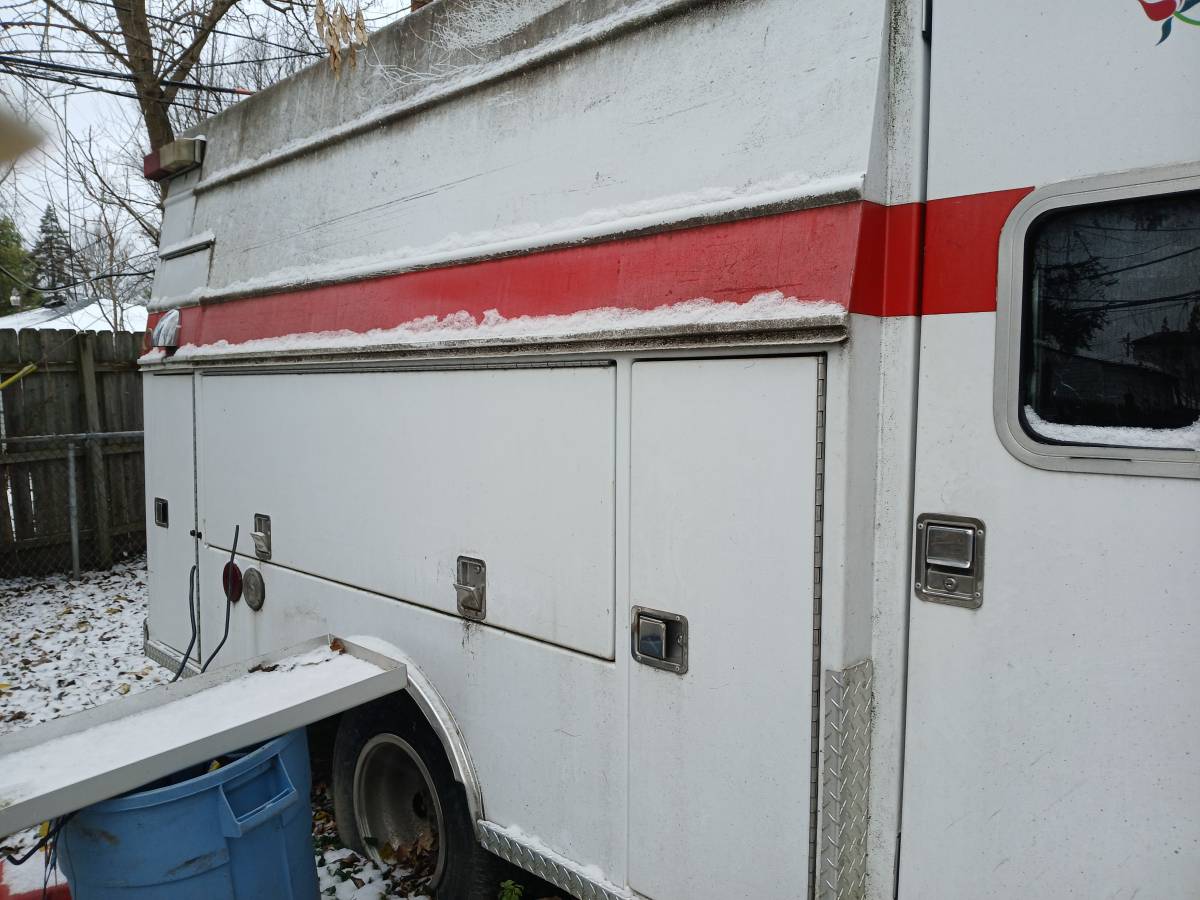 Ford-e-350-ambulance-diesel-1990-2