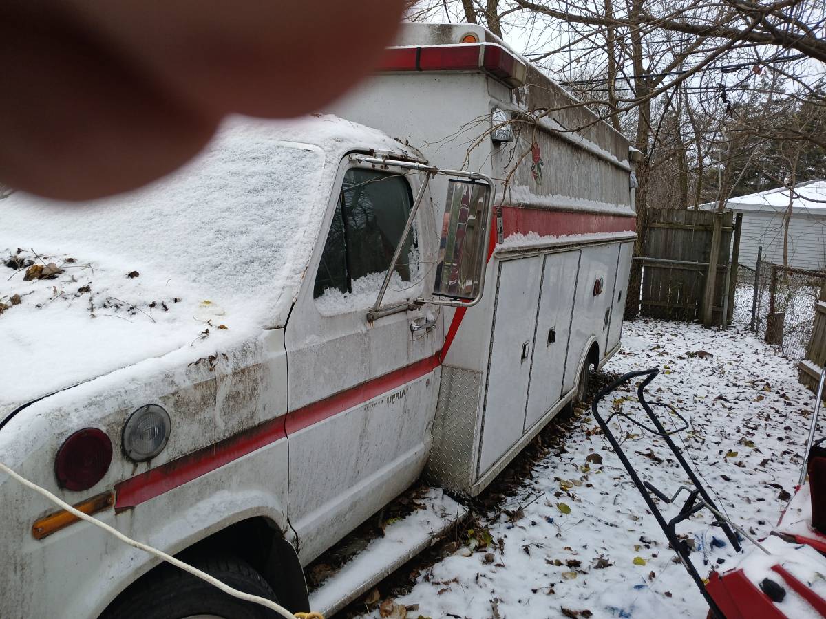 Ford-e-350-ambulance-diesel-1990-3