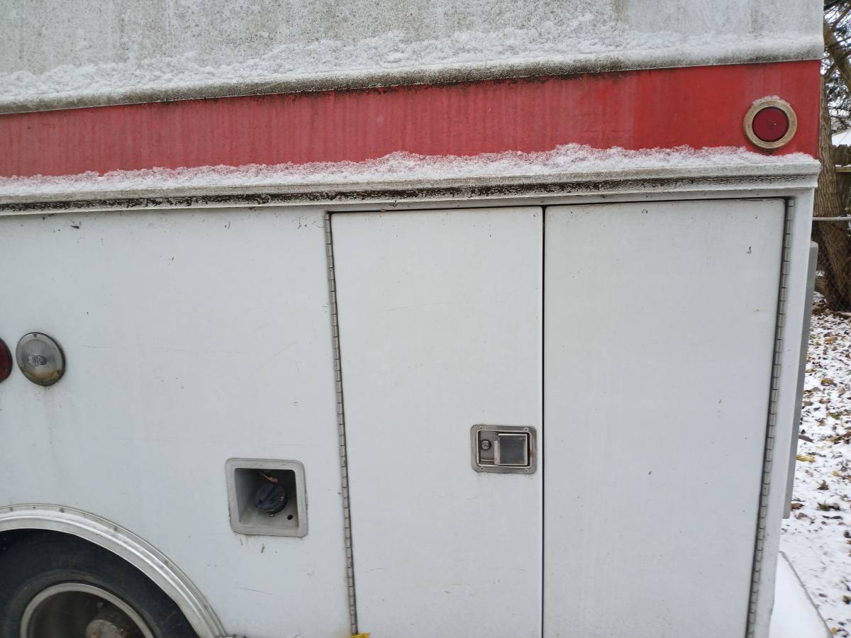 Ford-e-350-ambulance-diesel-1990-6