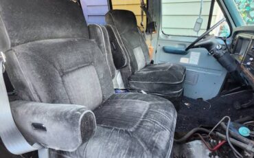 Ford-e150-club-wagon-1980-grey-11