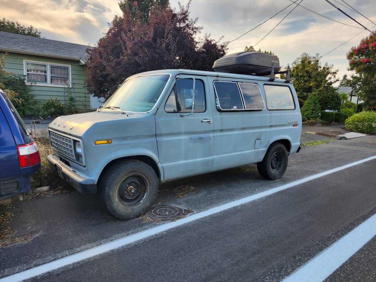 Ford-e150-club-wagon-1980-grey-3