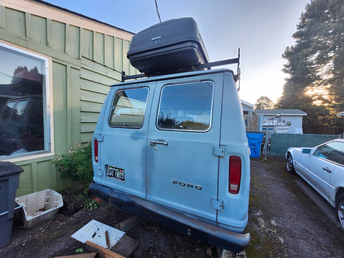 Ford-e150-club-wagon-1980-grey-4