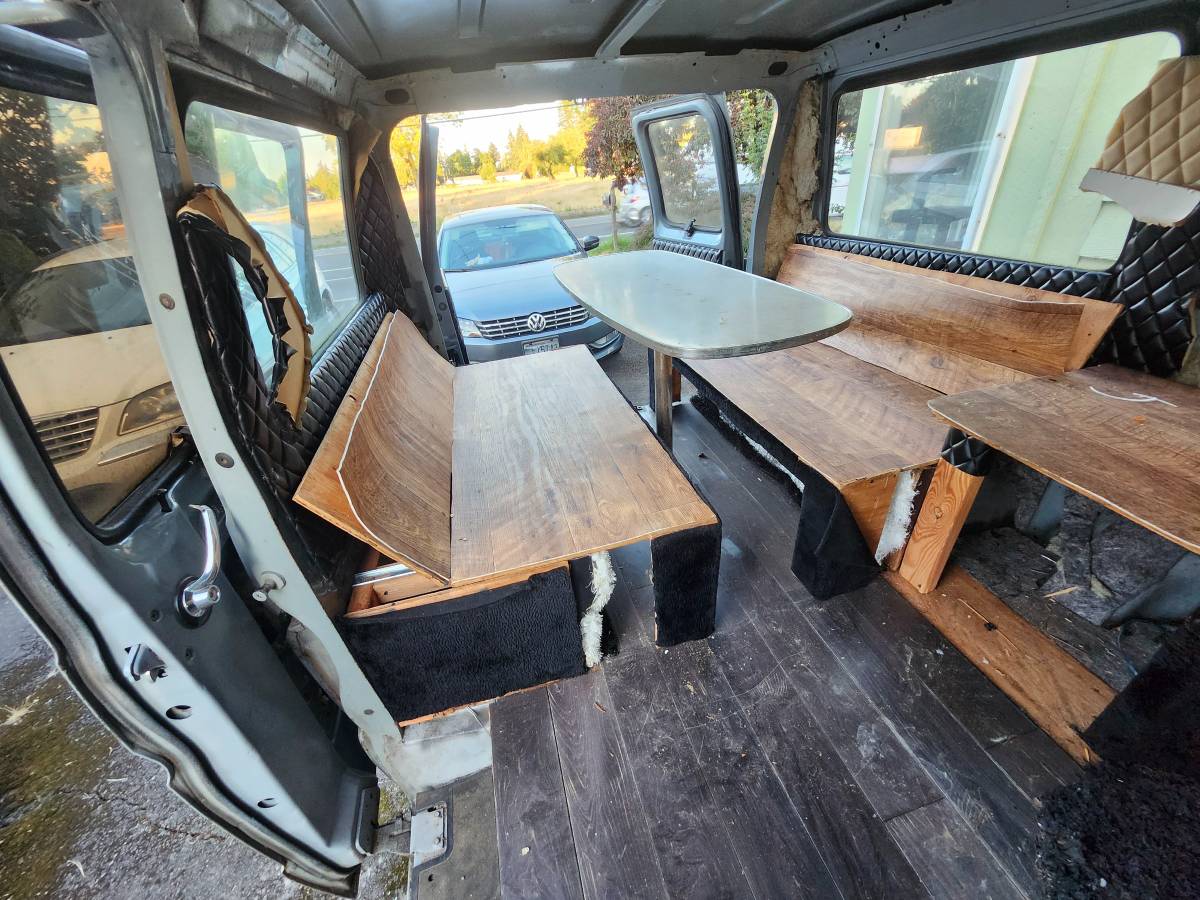 Ford-e150-club-wagon-1980-grey-6