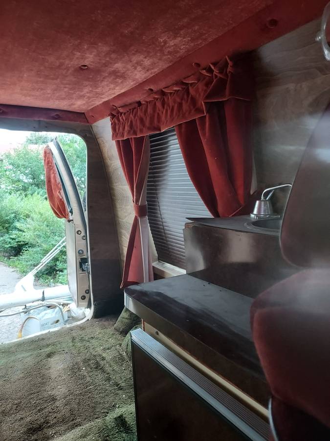 Ford-e150-conversion-van-1983-8
