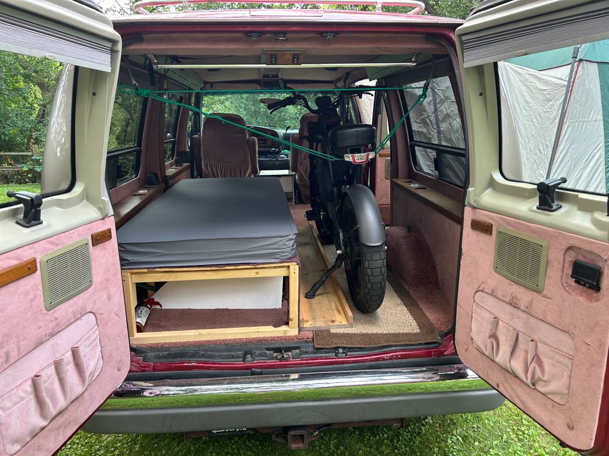 Ford-e150-conversion-van-1992-custom-11