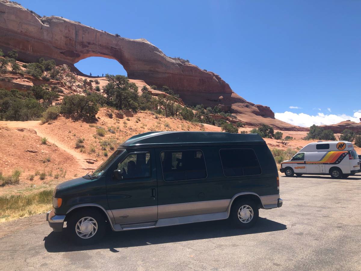 Ford-e150-conversion-van-1994-green-2