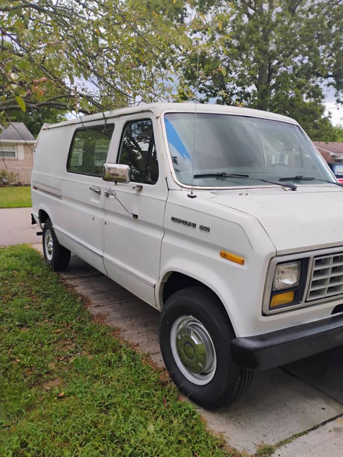 Ford-e250-1990-white-4