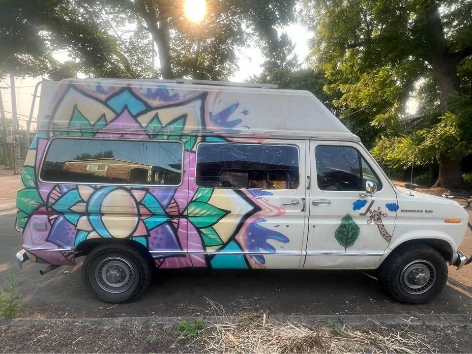 Ford-e250-econoline-cargo-van-1990