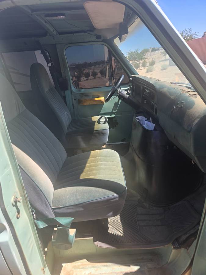 Ford-e350-club-wagon-1979-2