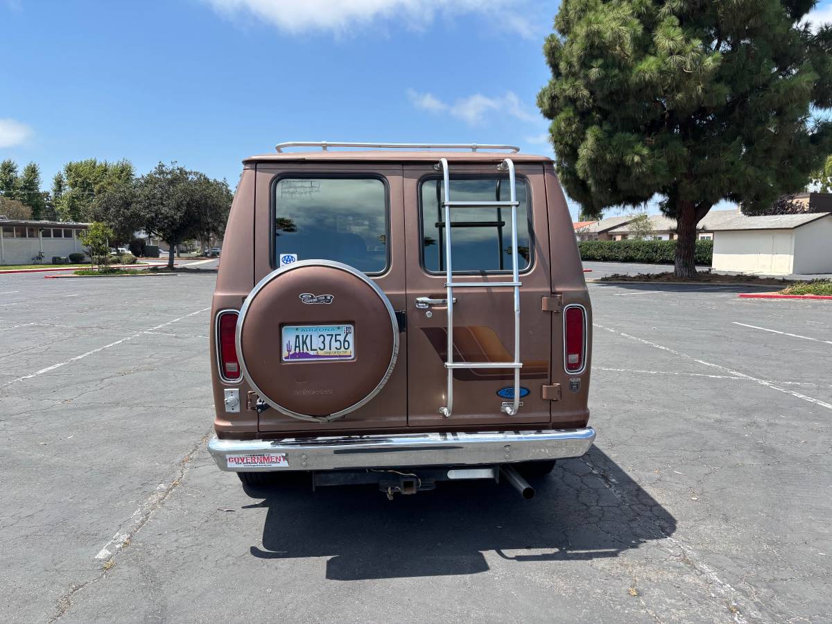 Ford-econoline-150-1986-brown-1